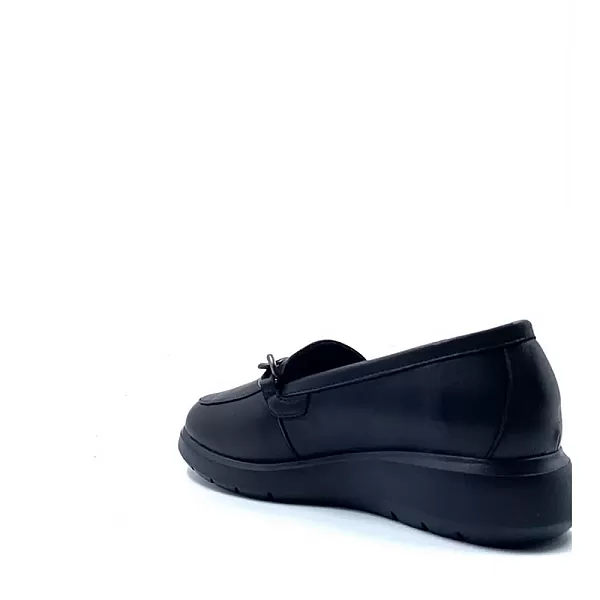 images/uploads/1732/thumb_black-IL52536A-062-Moka chain-gynaikeia-loafers-belloccio.webp